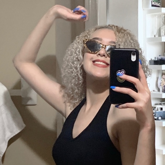 Meet your Posher, Giselie - Picture 1 of 1